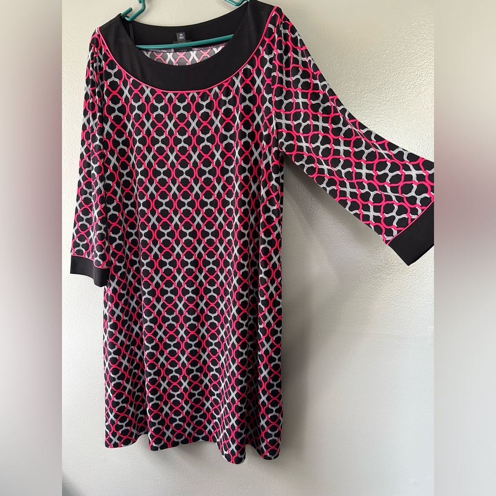 East 5th‎ women’s size, XL pullover shift dress , 3/4 sleeves geometric print